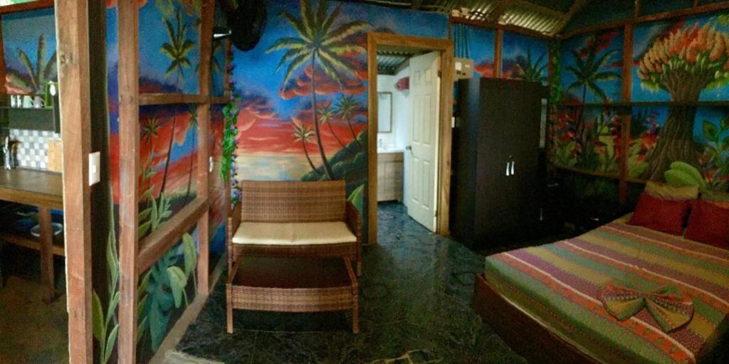 Oasis Beachfront Hostel Puerto Limon Ngoại thất bức ảnh