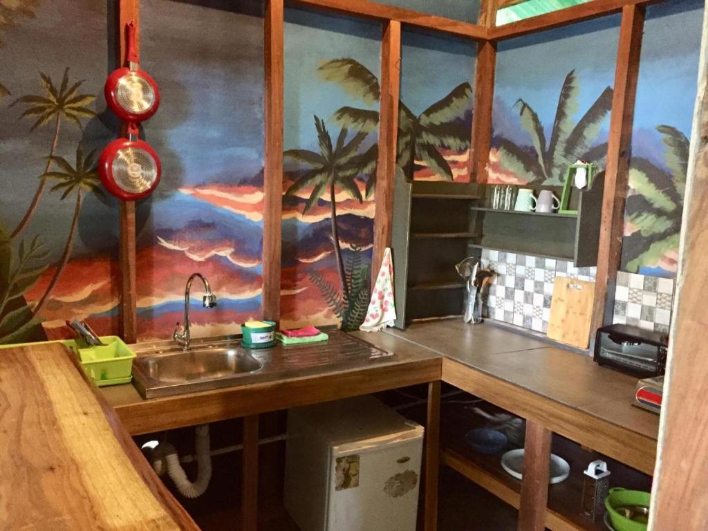 Oasis Beachfront Hostel Puerto Limon Ngoại thất bức ảnh